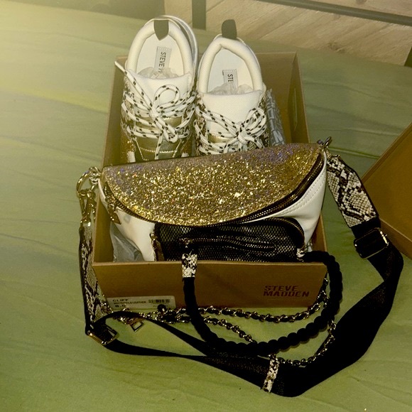 Steve Madden Gym Shoes, matching Fanny pack snake print, gold glitter, fatigue - Picture 5 of 5